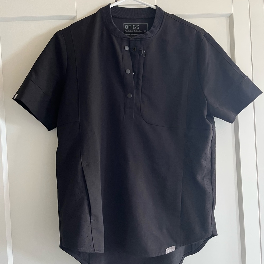 FIGS Black Short Sleeve Scrub Top, XS